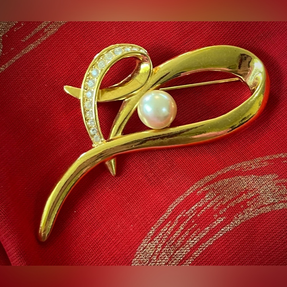 Goldtone Elegant Swirl Brooch Pin Faux Diamond Pearl Rhinestones Estate Jewelry